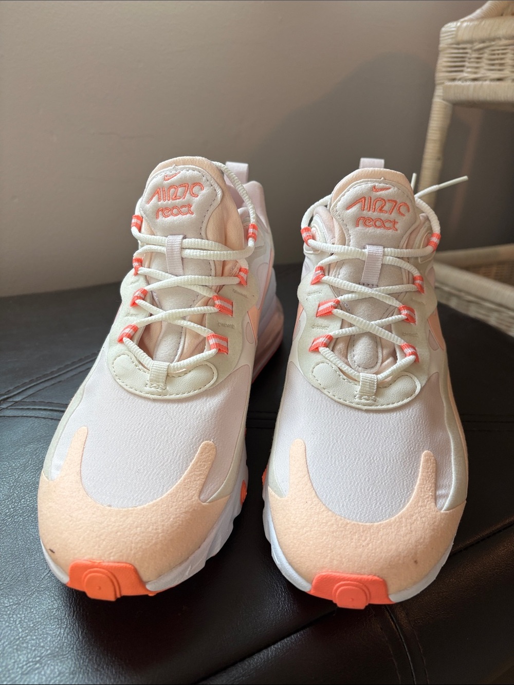 NIKE Air Max React women’s Sneakers in Cream & Peach